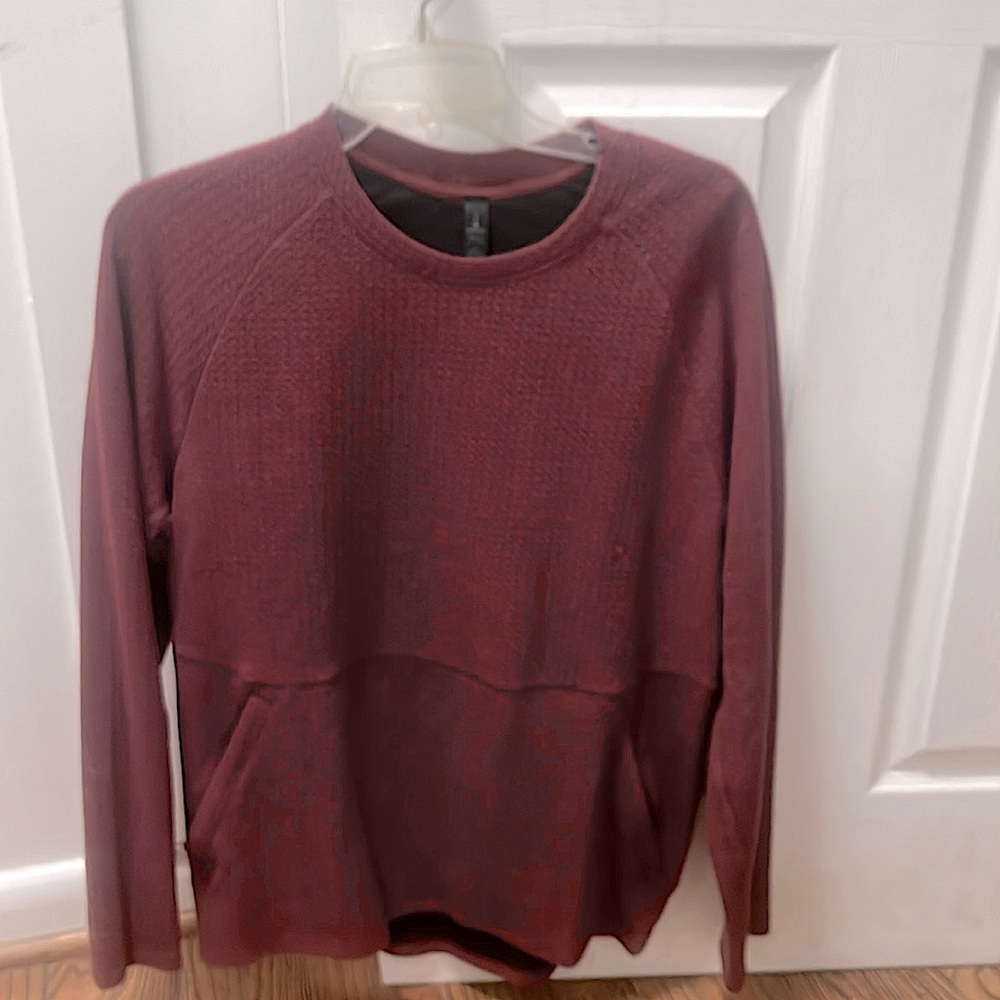 Small lululemon men’s shirt with pockets